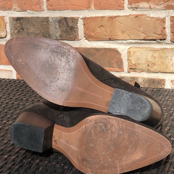 Brown Suede Banana Republic Ankle Booties. Woman’s Size 9 - Picture 13 of 14